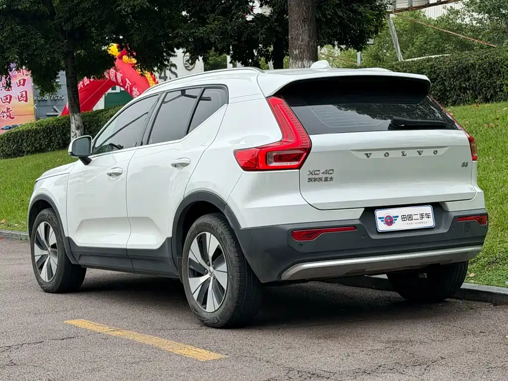 Volvo XC40 — фото 4