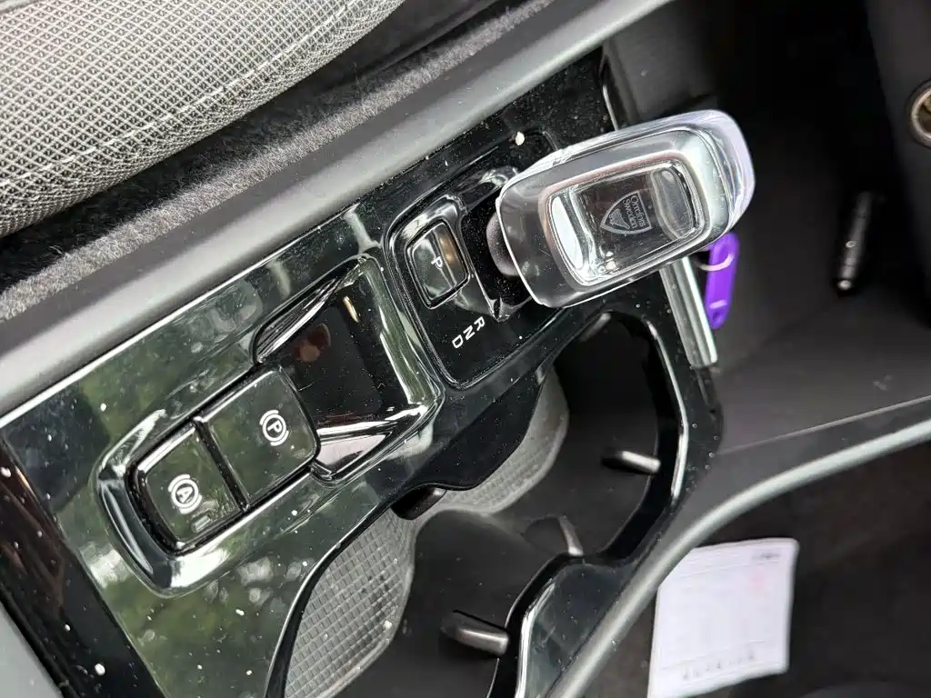 Volvo XC40 — фото 9