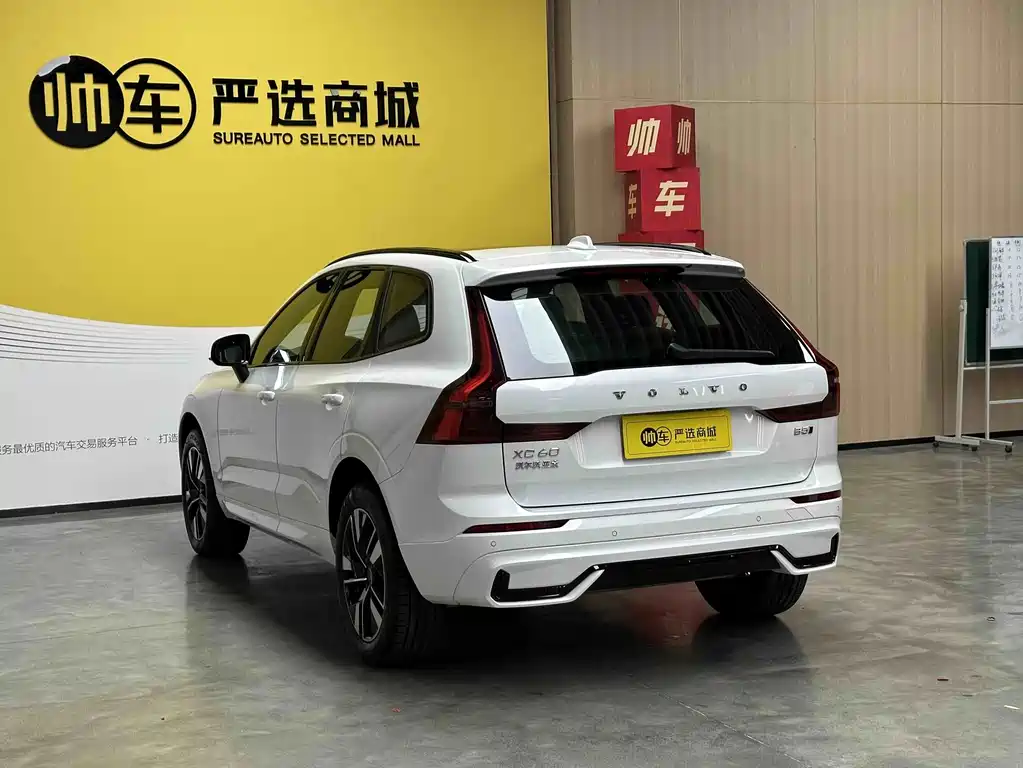 Volvo XC60 — фото 5