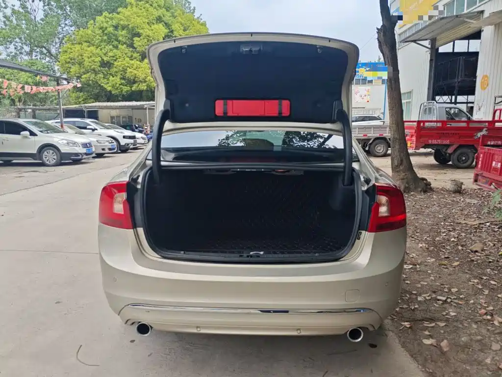 Volvo S60 — фото 15