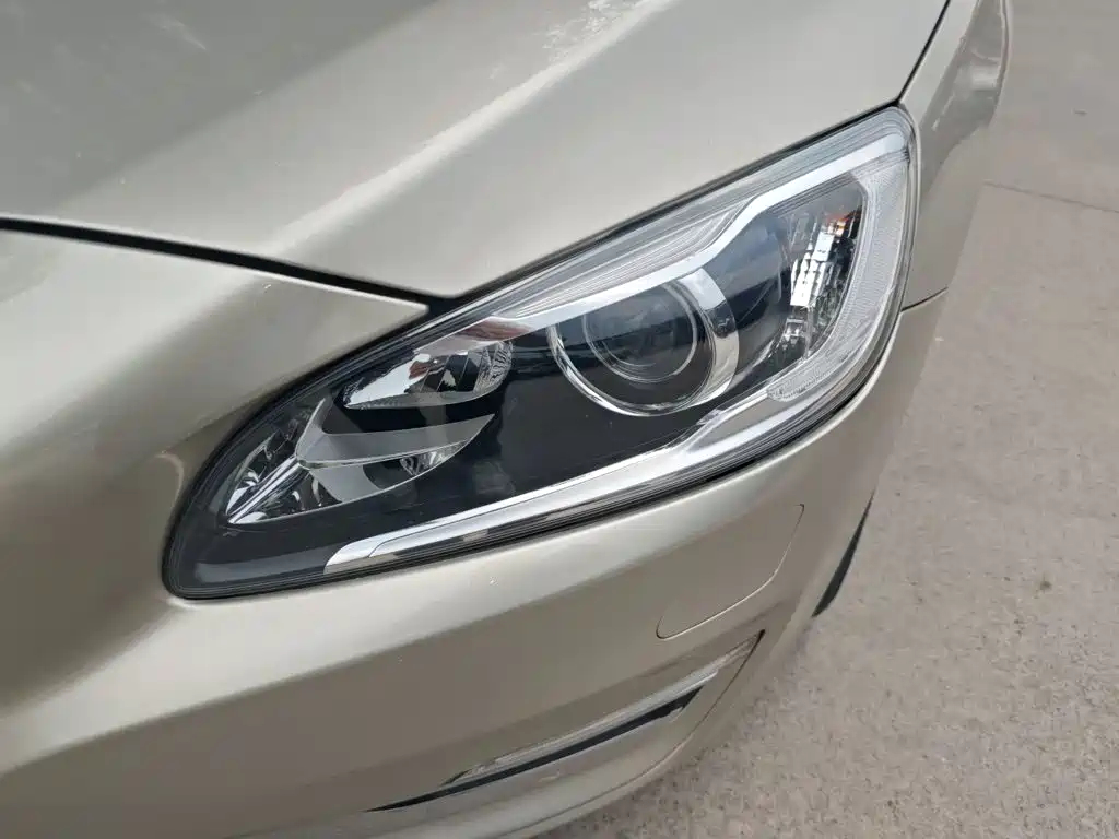Volvo S60 — фото 17