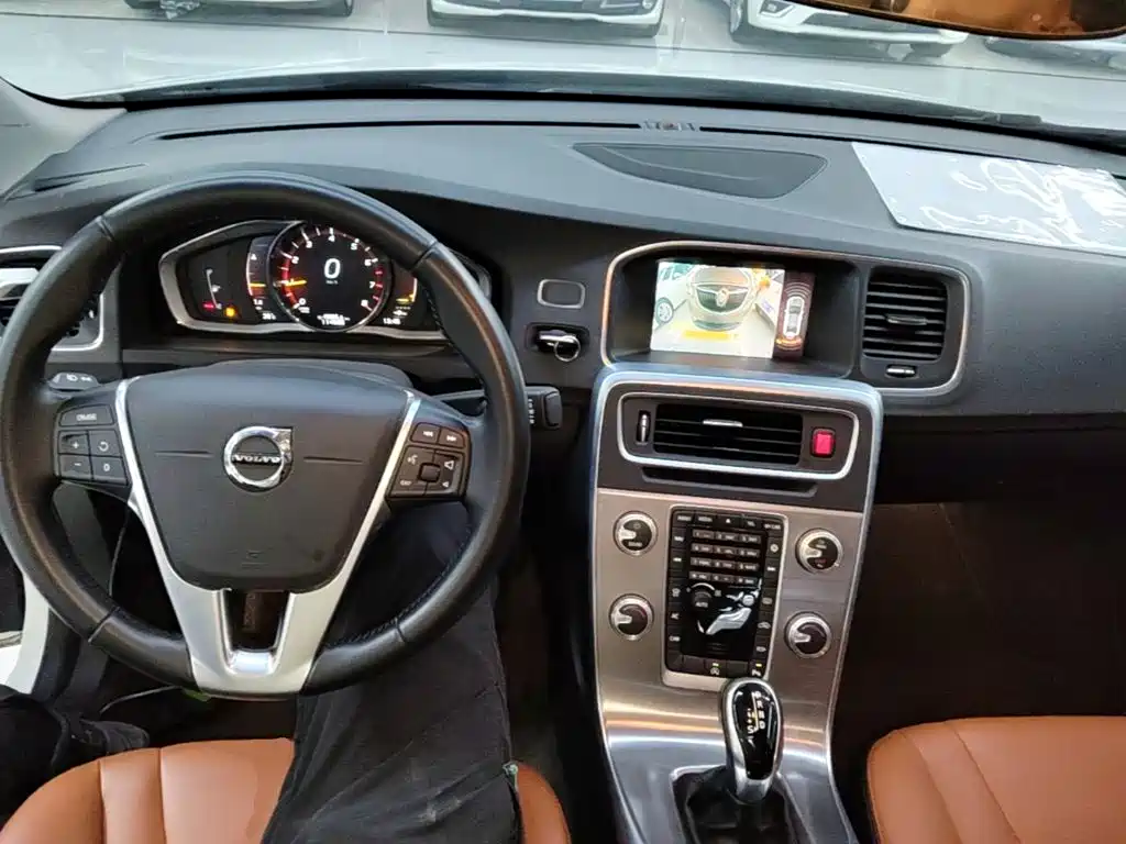 Volvo S60 — фото 10