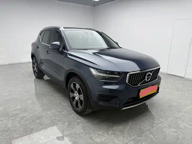 Volvo XC40 — фото 4