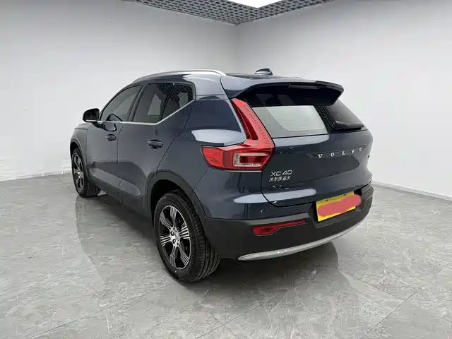 Volvo XC40 — фото 5