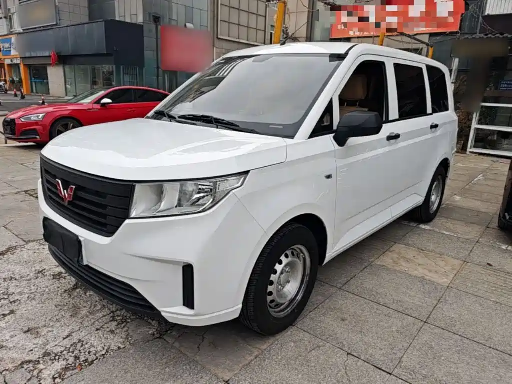 Wuling Hongguang PLUS — фото 2