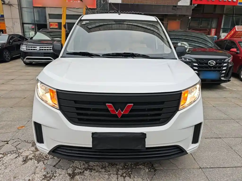 Wuling Hongguang PLUS — фото 3