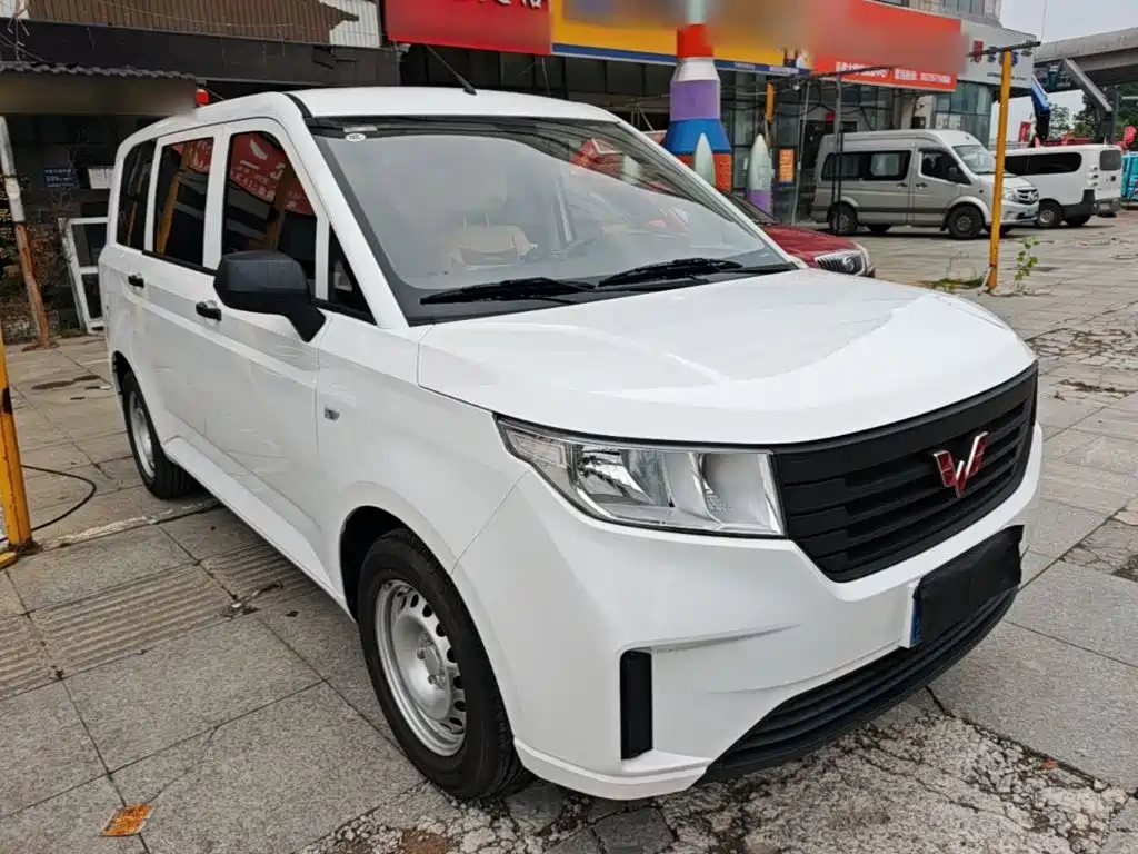 Wuling Hongguang PLUS — фото 4