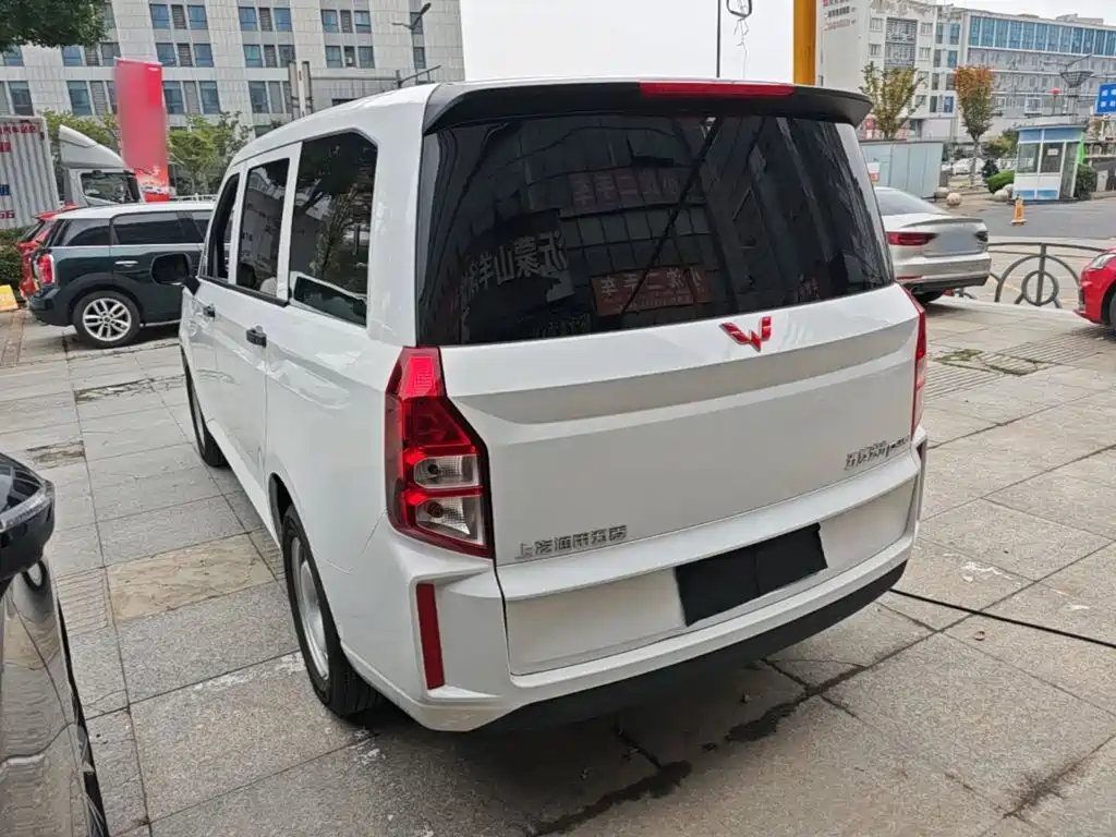 Wuling Hongguang PLUS — фото 5