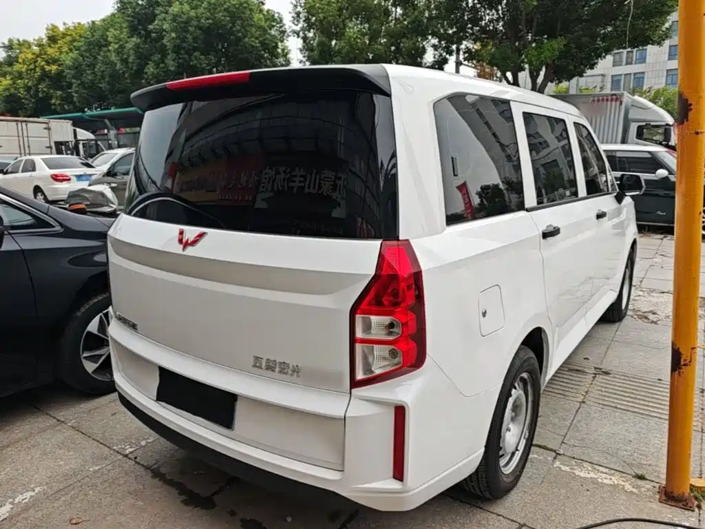 Wuling Hongguang PLUS — фото 7