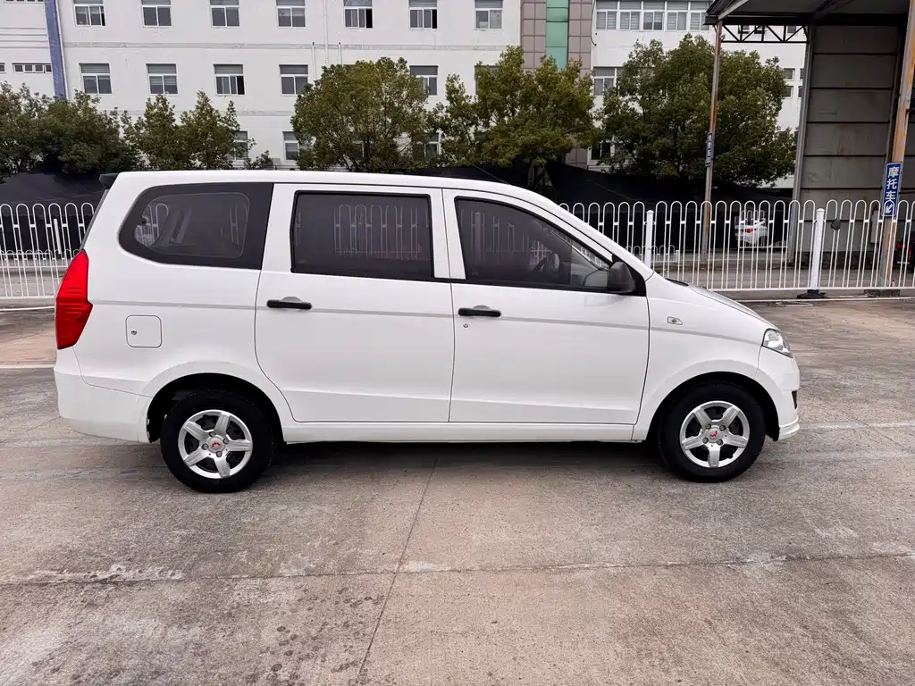 Wuling Hongguang — фото 4
