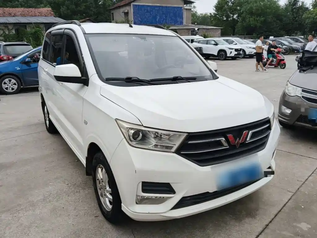 Wuling Hongguang — фото 4