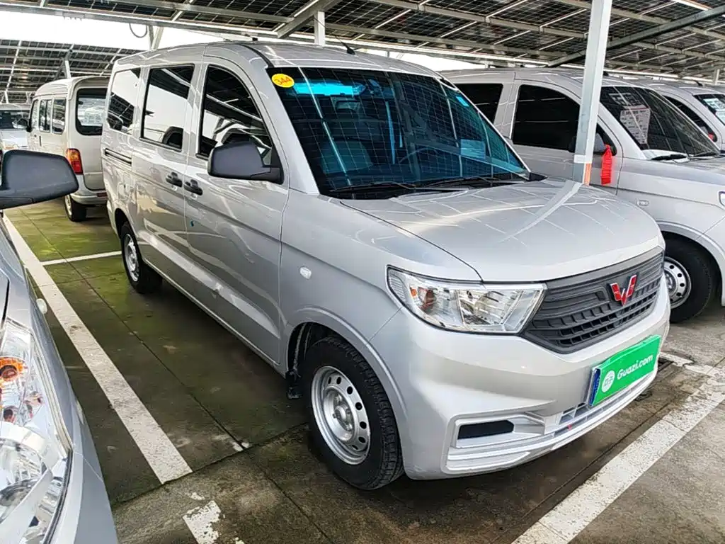 Wuling Hongguang V — фото 4