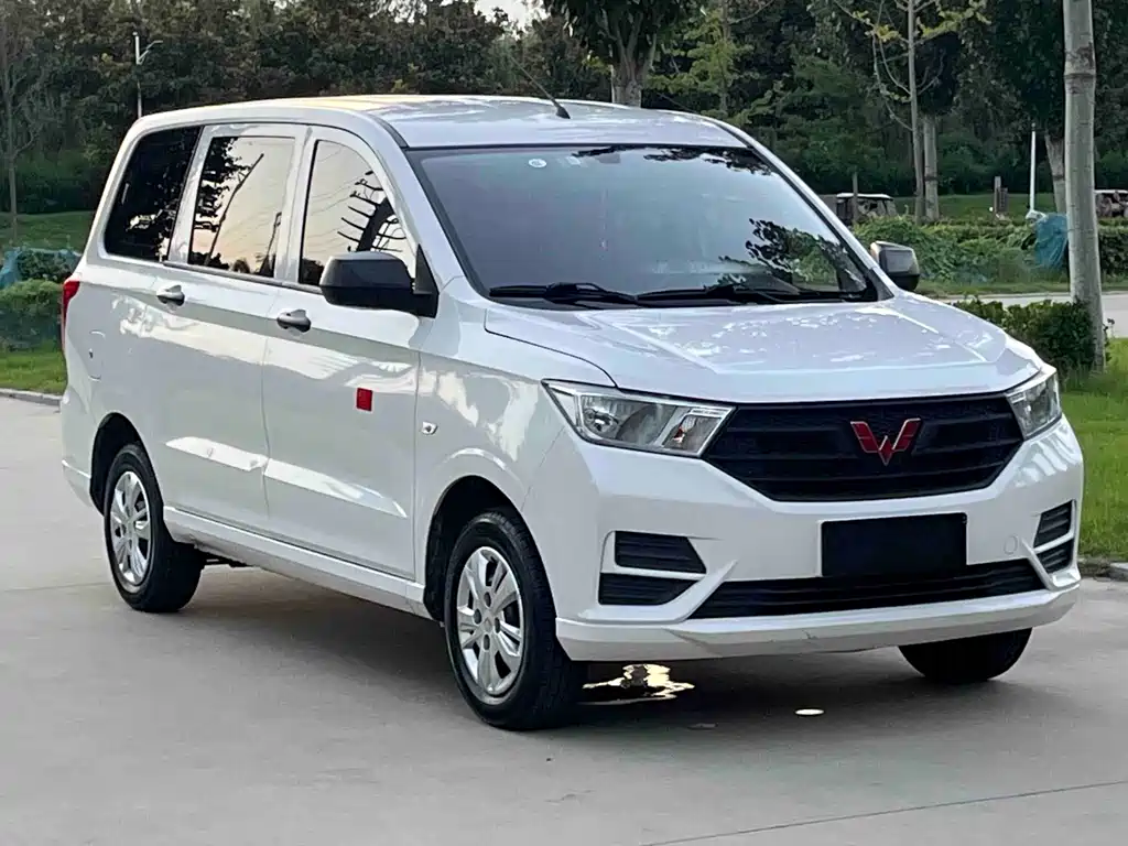 Wuling Hongguang — фото 3