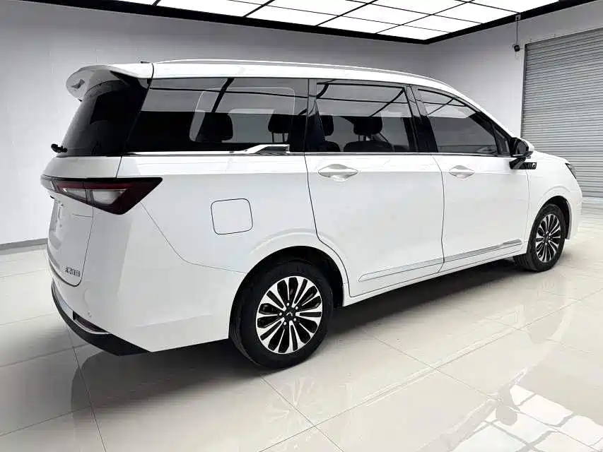 Wuling Jiachen — фото 6