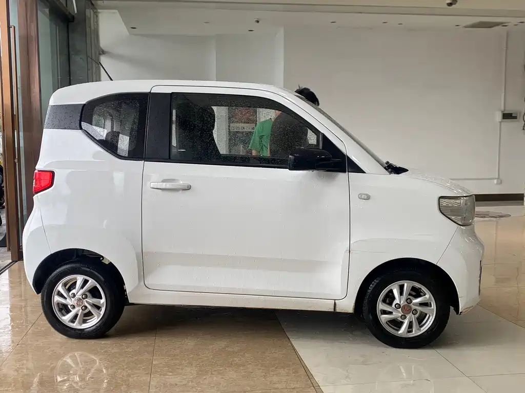 Wuling MINIEV — фото 3