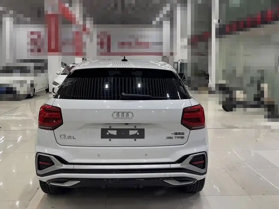 Audi Q2L — фото 5