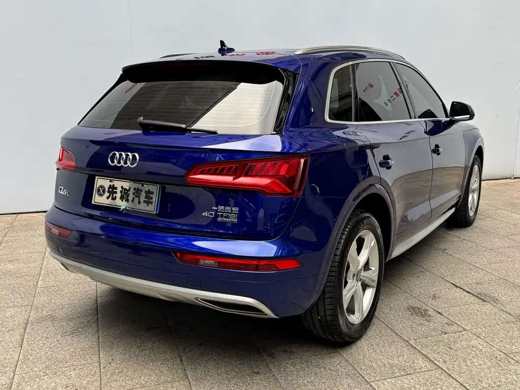Audi Q5L — фото 5