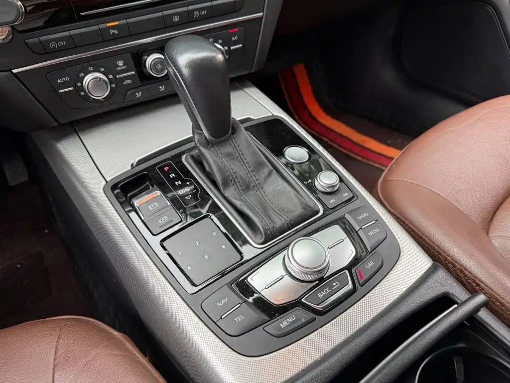 Audi A6L — фото 9