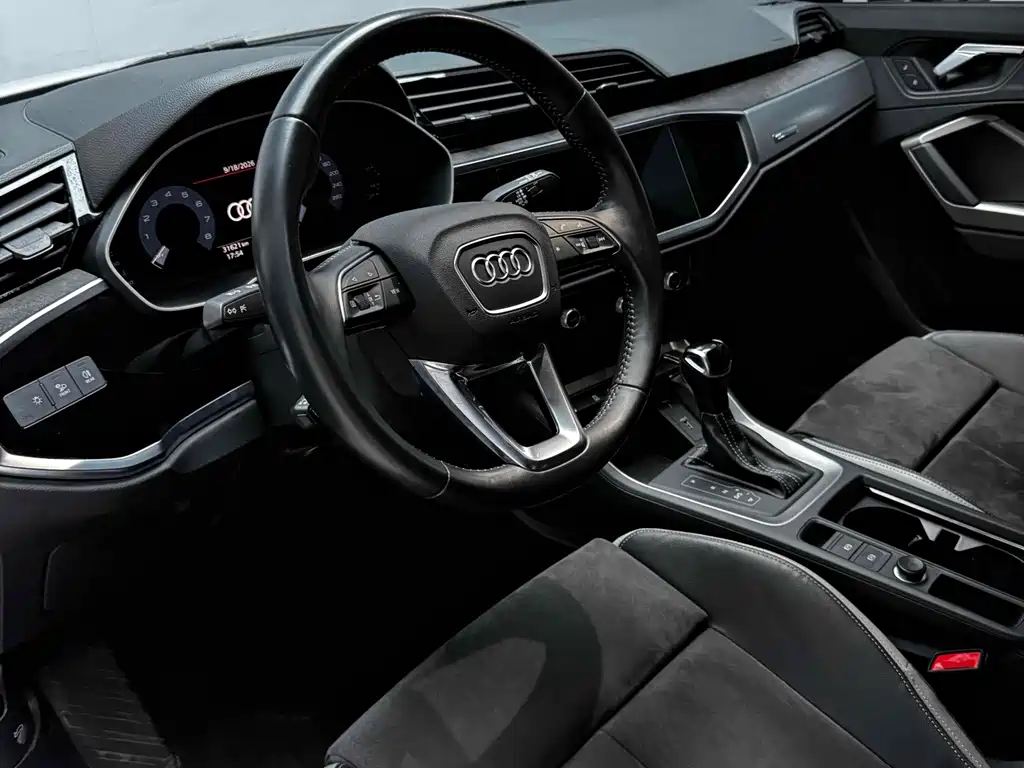 Audi Q3 — фото 8