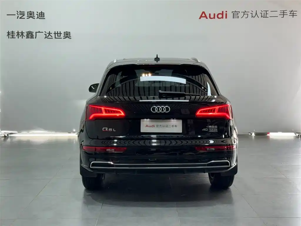 Audi Q5L — фото 5