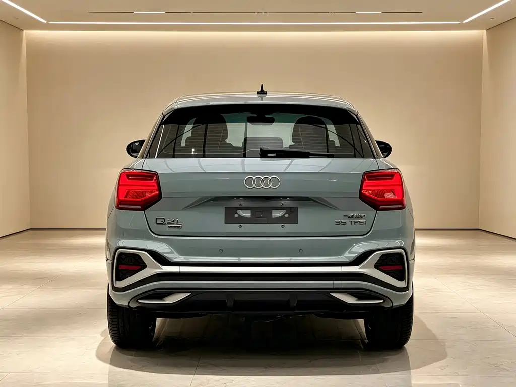 Audi Q2L — фото 6