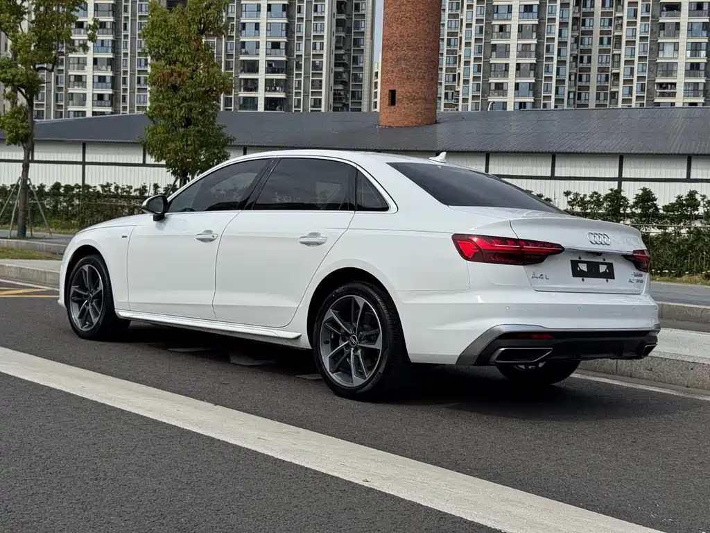 Audi A4L — фото 14