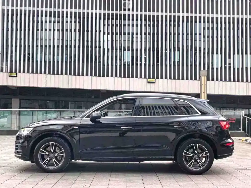 Audi Q5L — фото 3