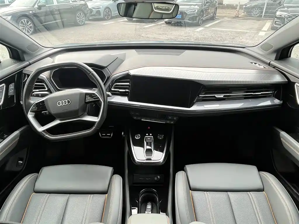 Audi Q4 e-tron — фото 11