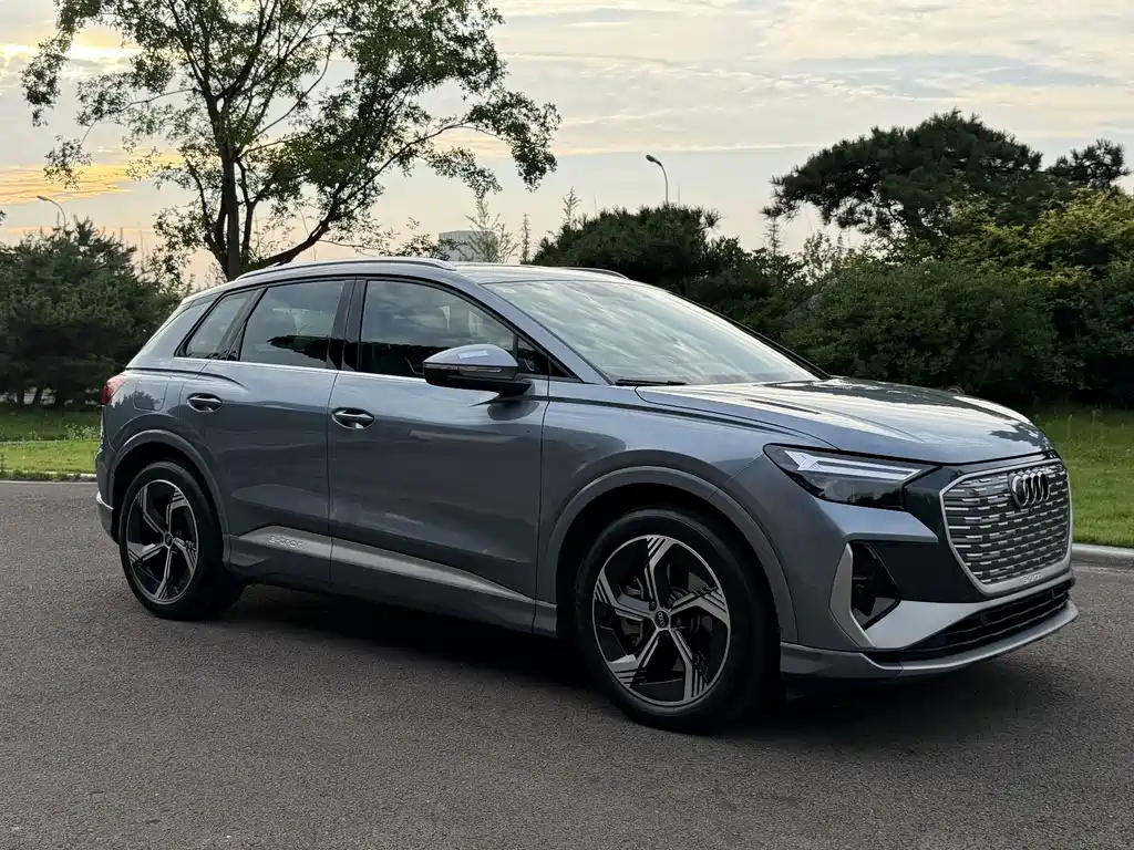 Audi Q4 e-tron — фото 3