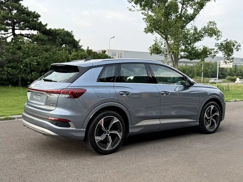 Audi Q4 e-tron — фото 4
