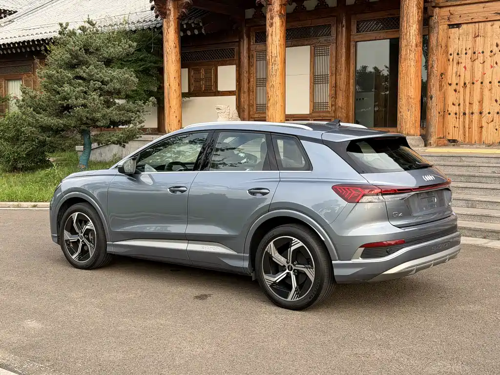 Audi Q4 e-tron — фото 6