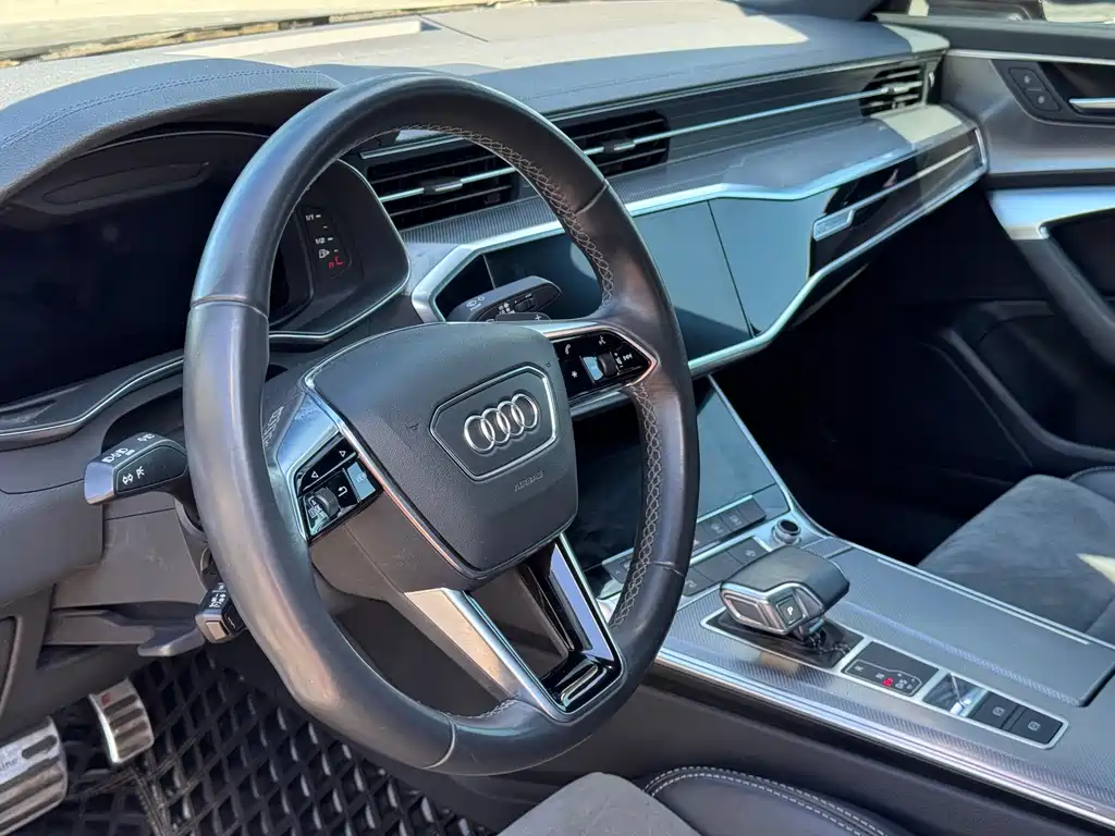 Audi A6L — фото 6