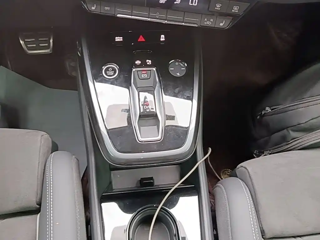 Audi Q4 e-tron — фото 14