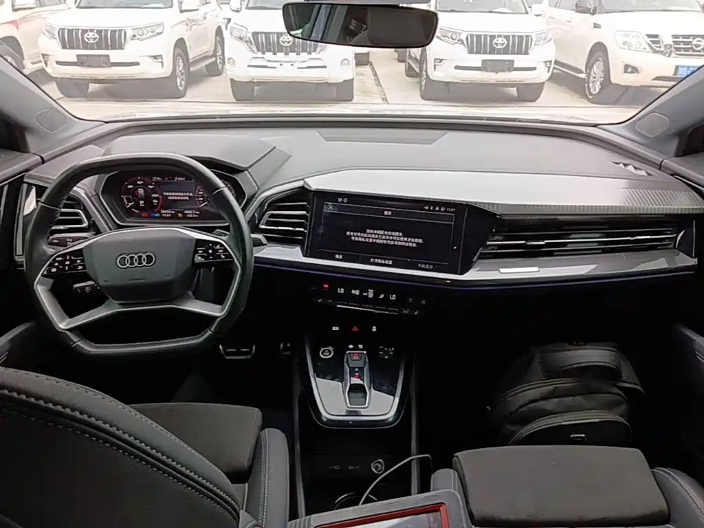 Audi Q4 e-tron — фото 10