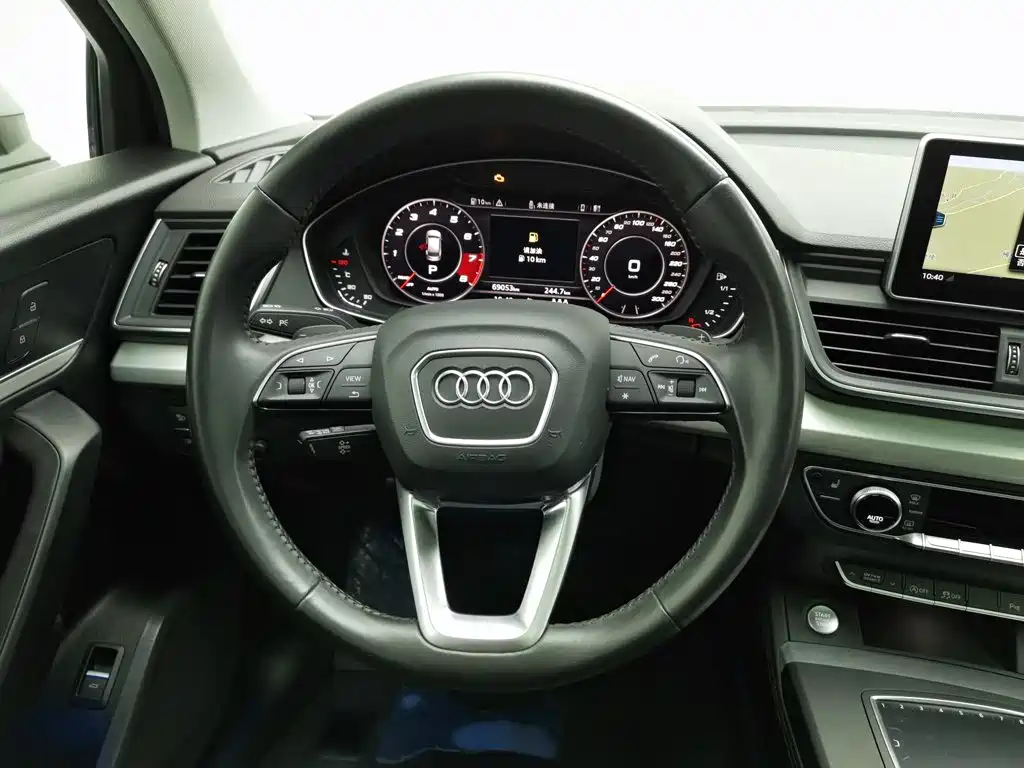 Audi Q5L — фото 11
