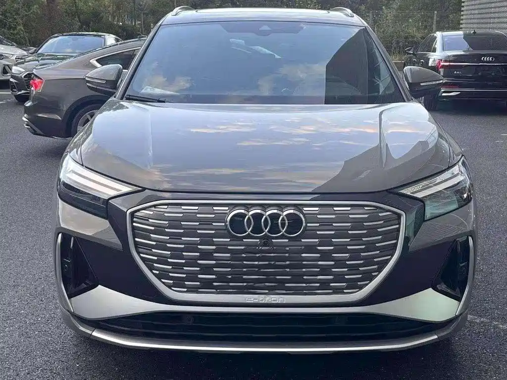 Audi Q4 e-tron — фото 2