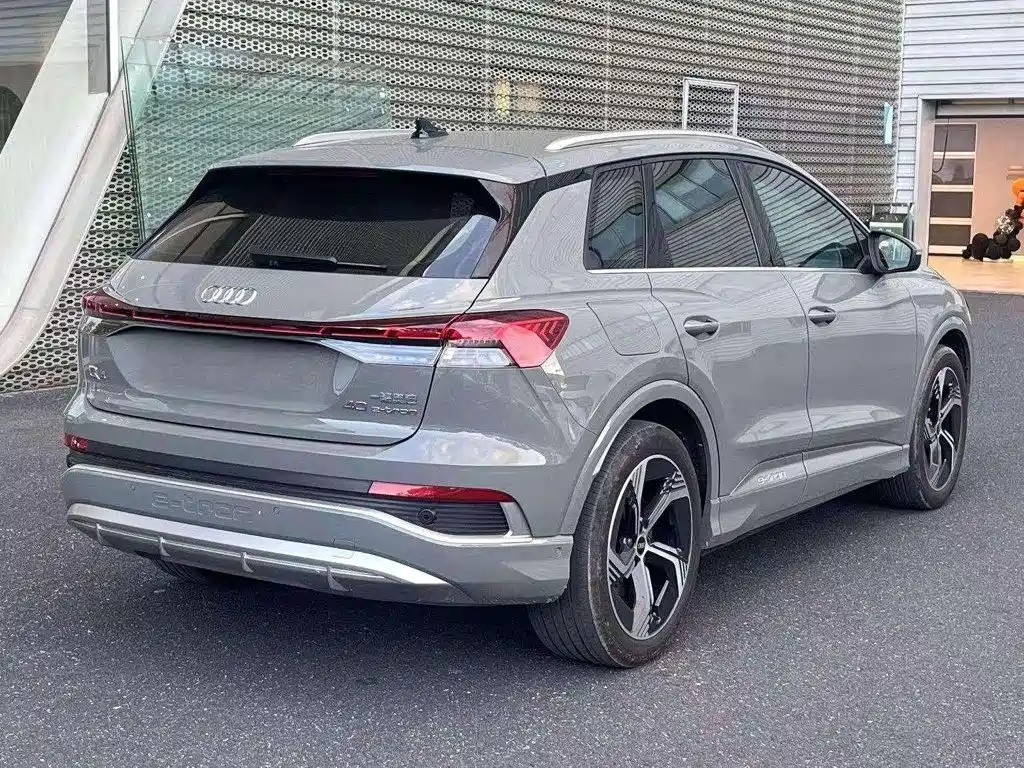 Audi Q4 e-tron — фото 5