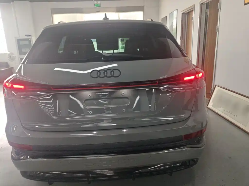 Audi Q4 e-tron — фото 6