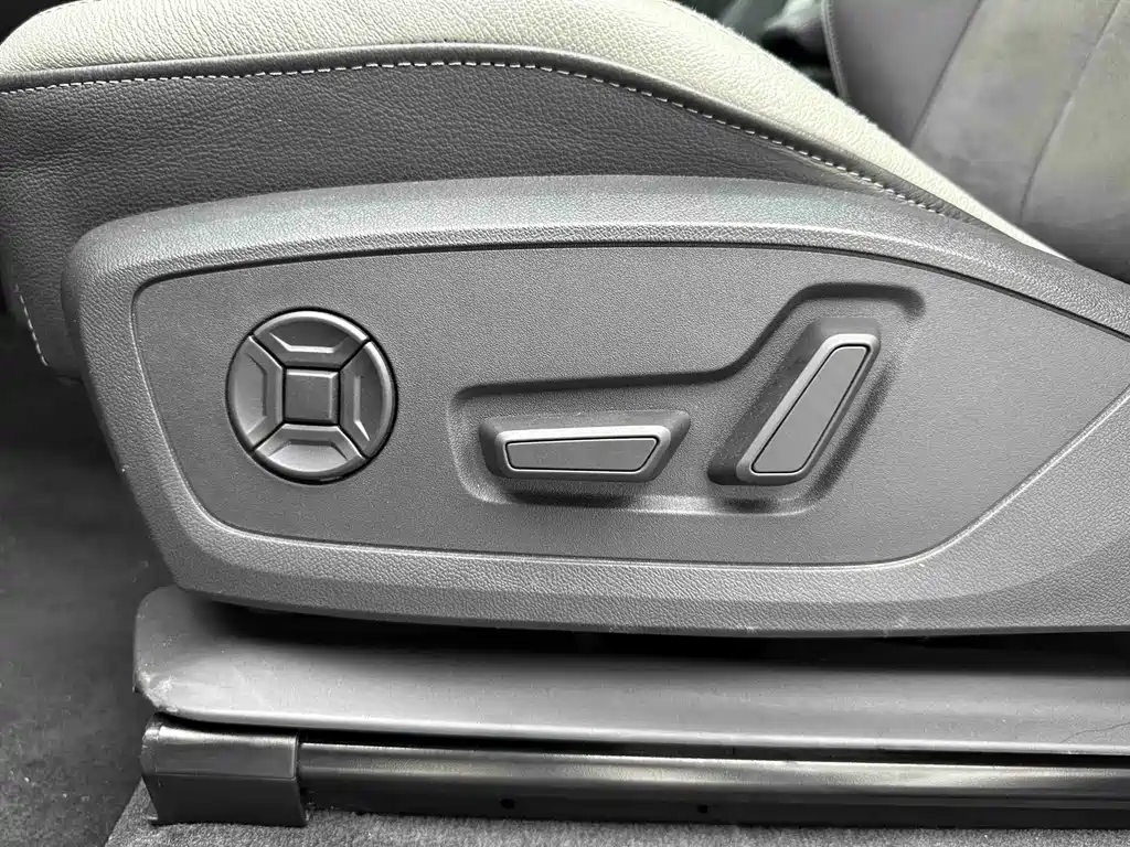 Audi Q3 — фото 11