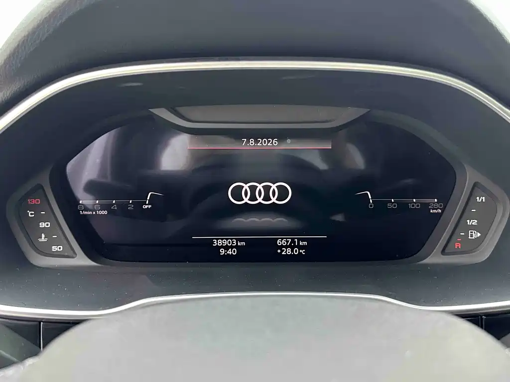 Audi Q3 — фото 18