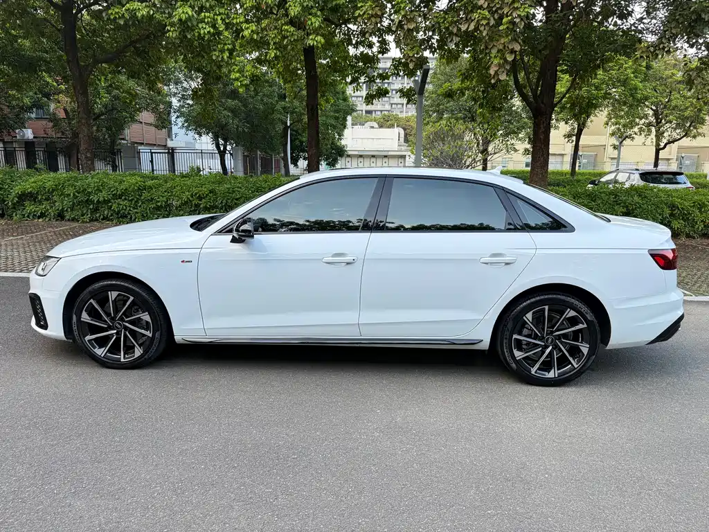 Audi A4L — фото 7