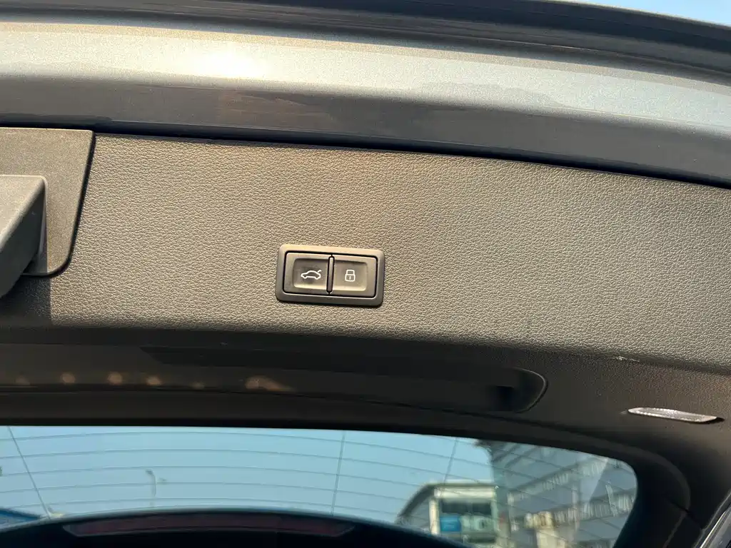 Audi e-tron — фото 33