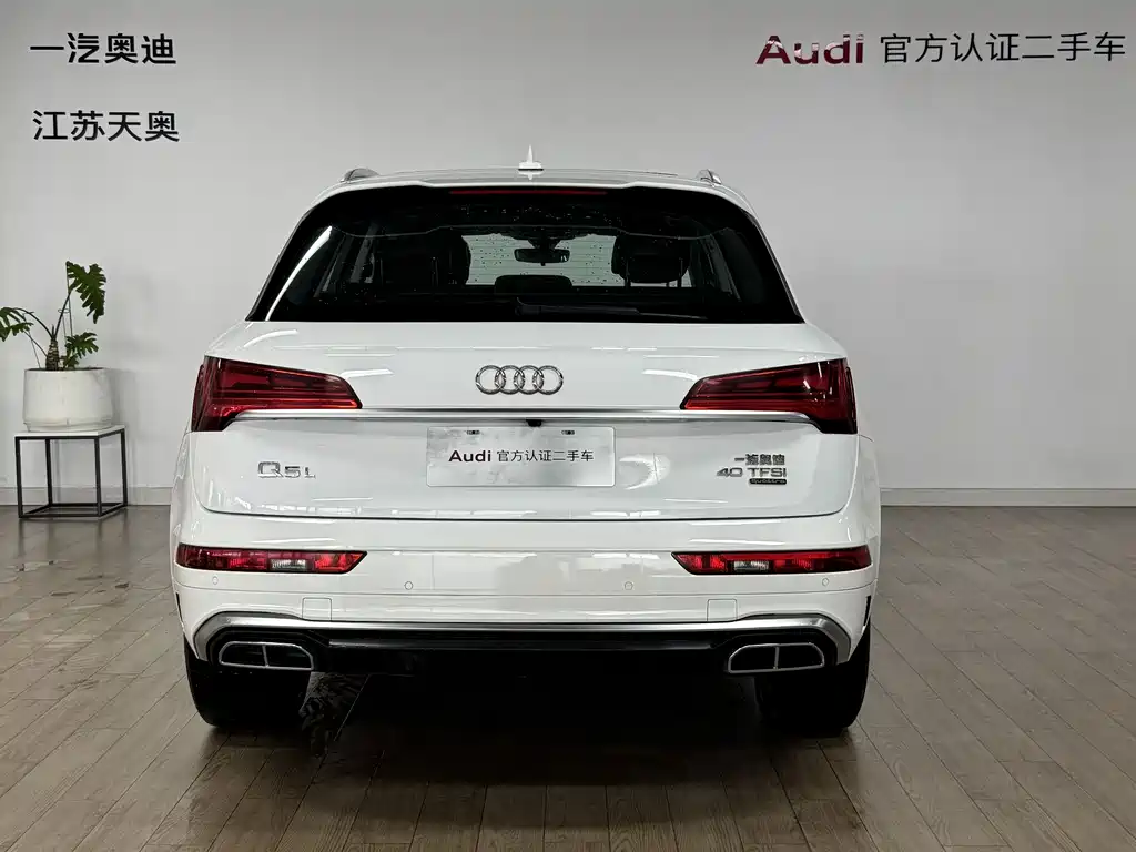 Audi Q5L — фото 5