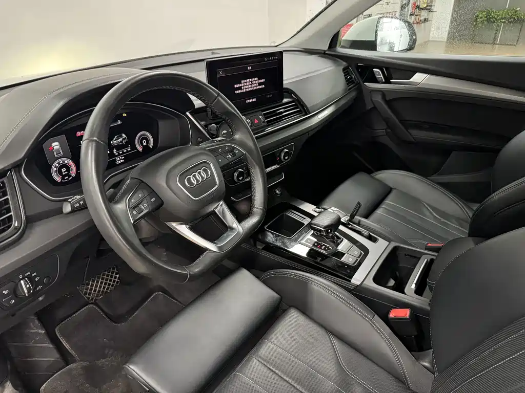 Audi Q5L — фото 9