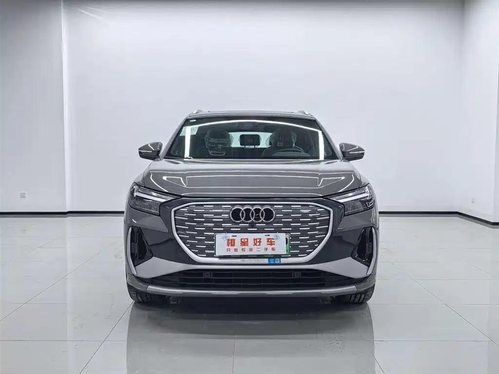 Audi Q4 e-tron — фото 2