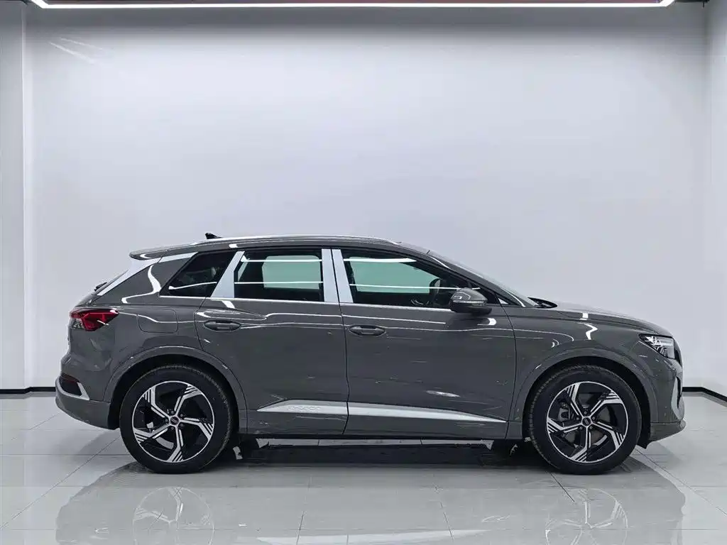 Audi Q4 e-tron — фото 3