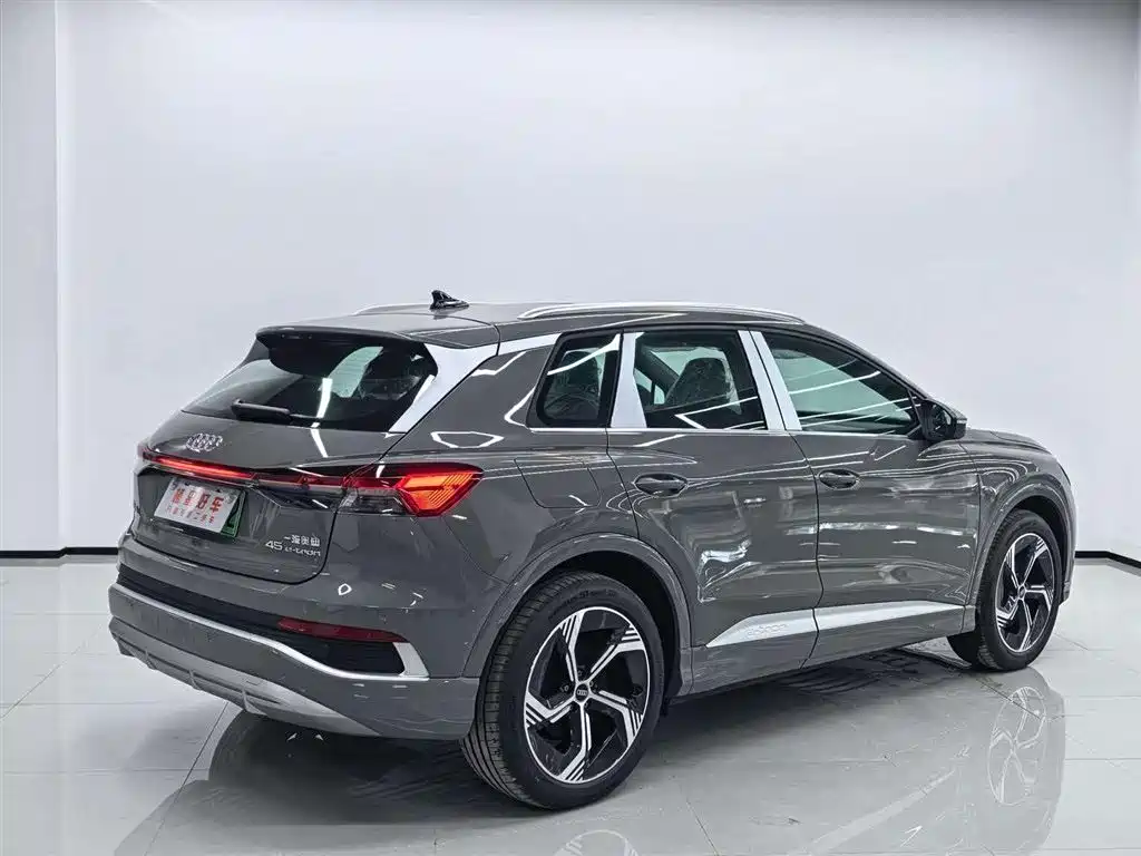 Audi Q4 e-tron — фото 4