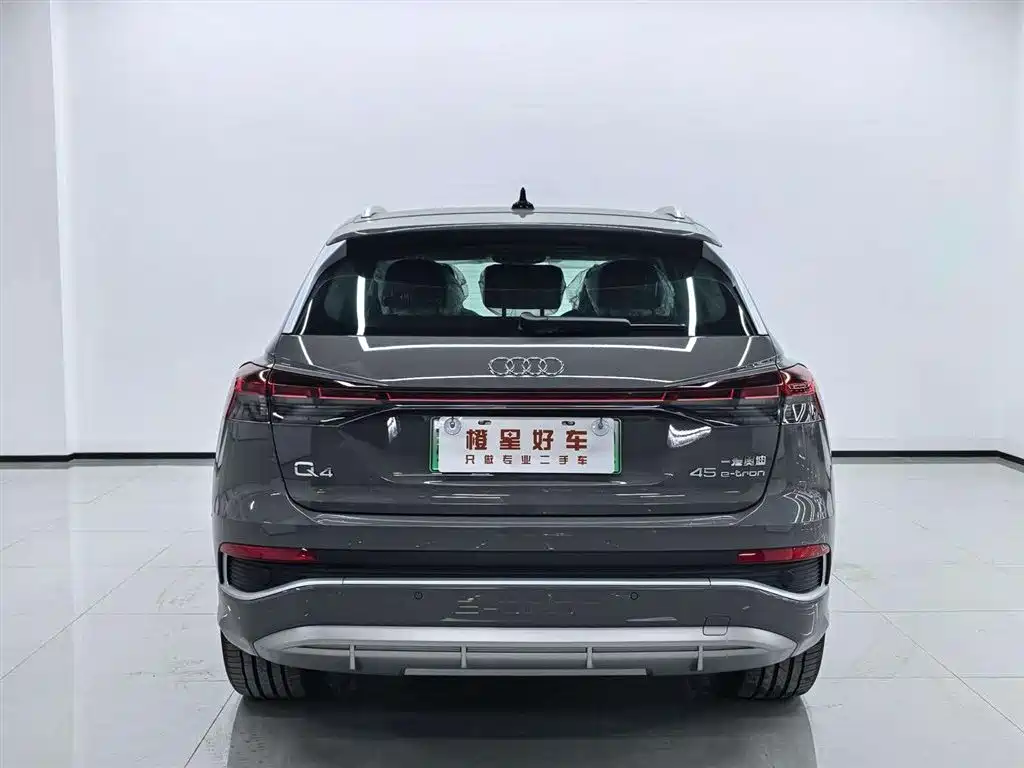 Audi Q4 e-tron — фото 5