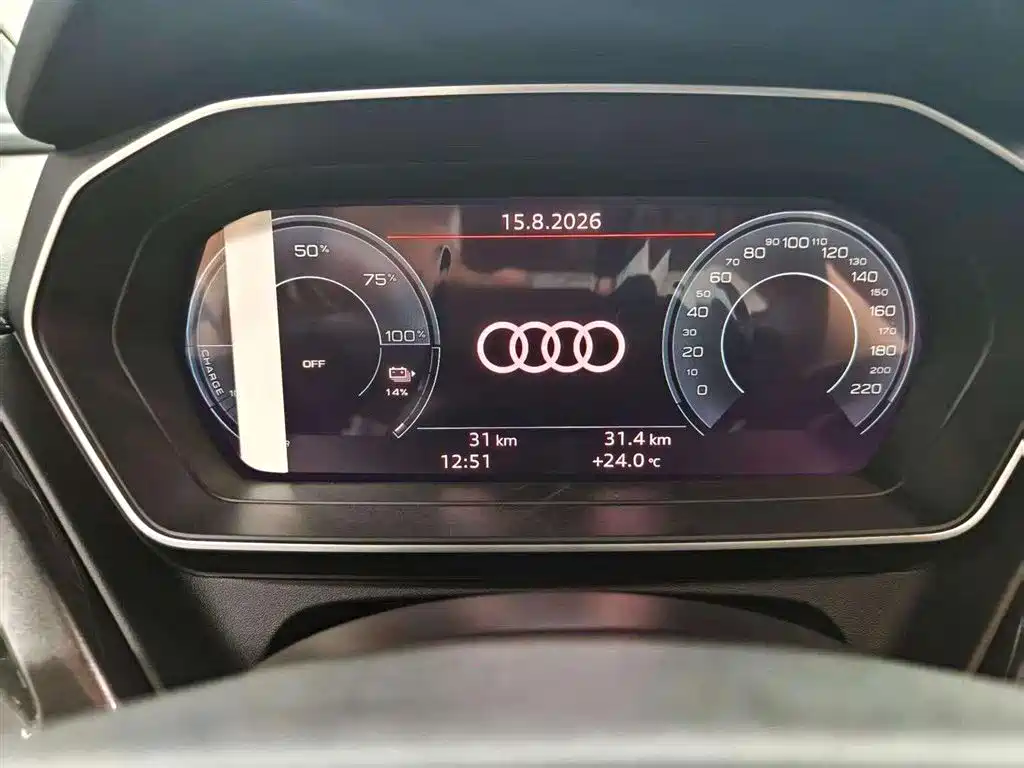 Audi Q4 e-tron — фото 8