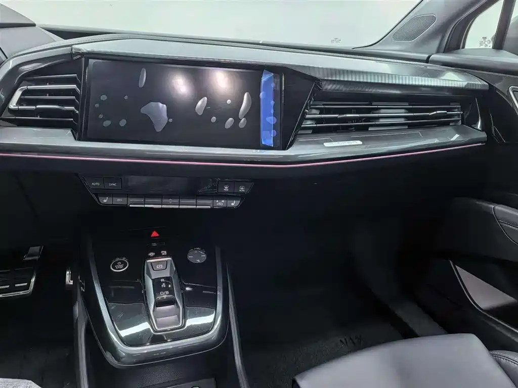Audi Q4 e-tron — фото 10